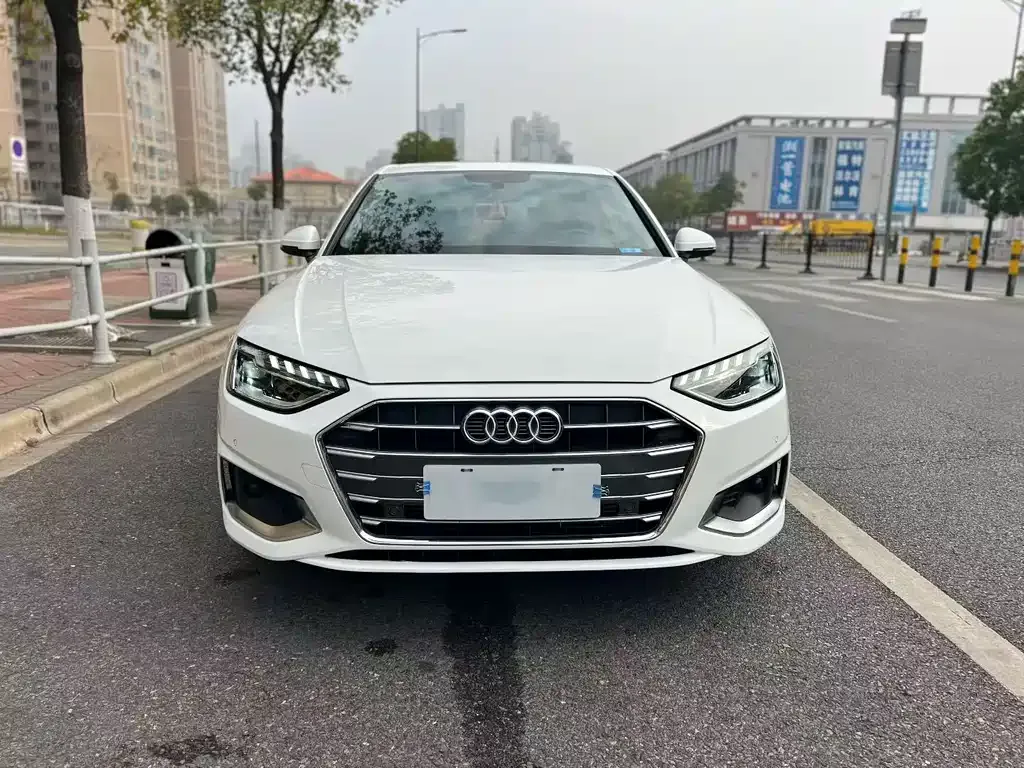 Audi A4L 2022 из CN, фото 4
