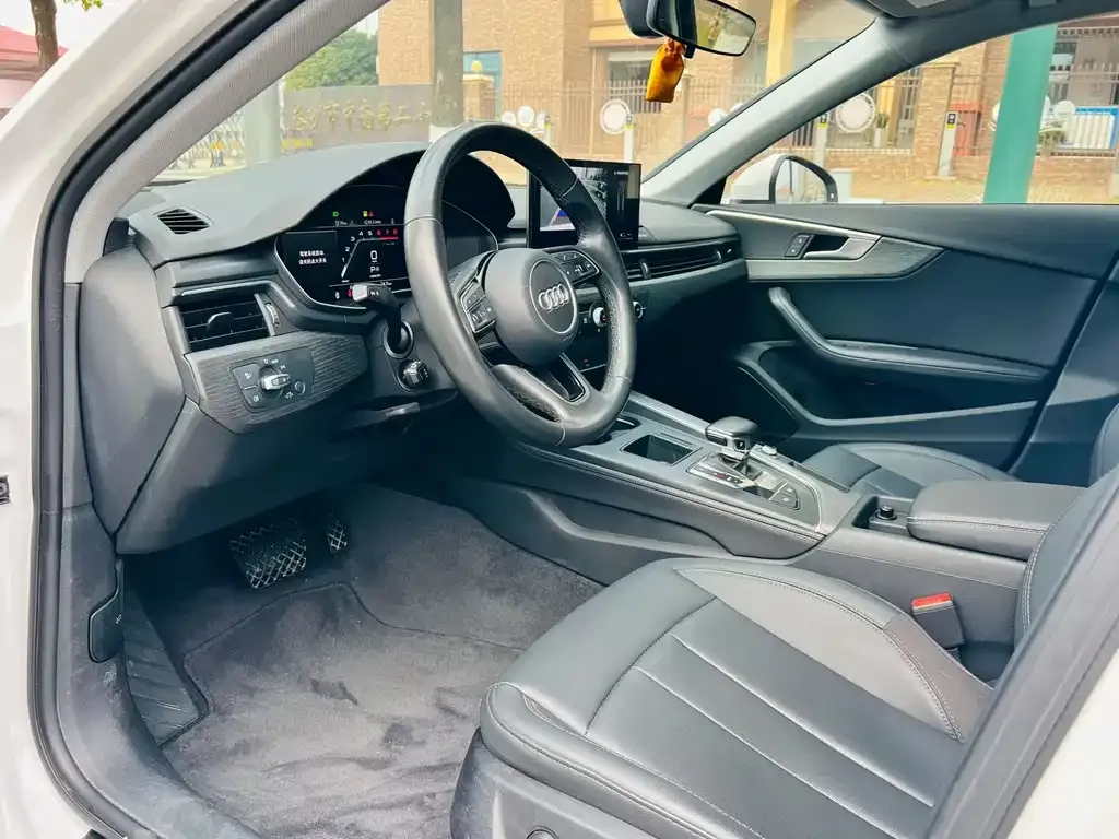 Audi A4L 2022 из CN, фото 2