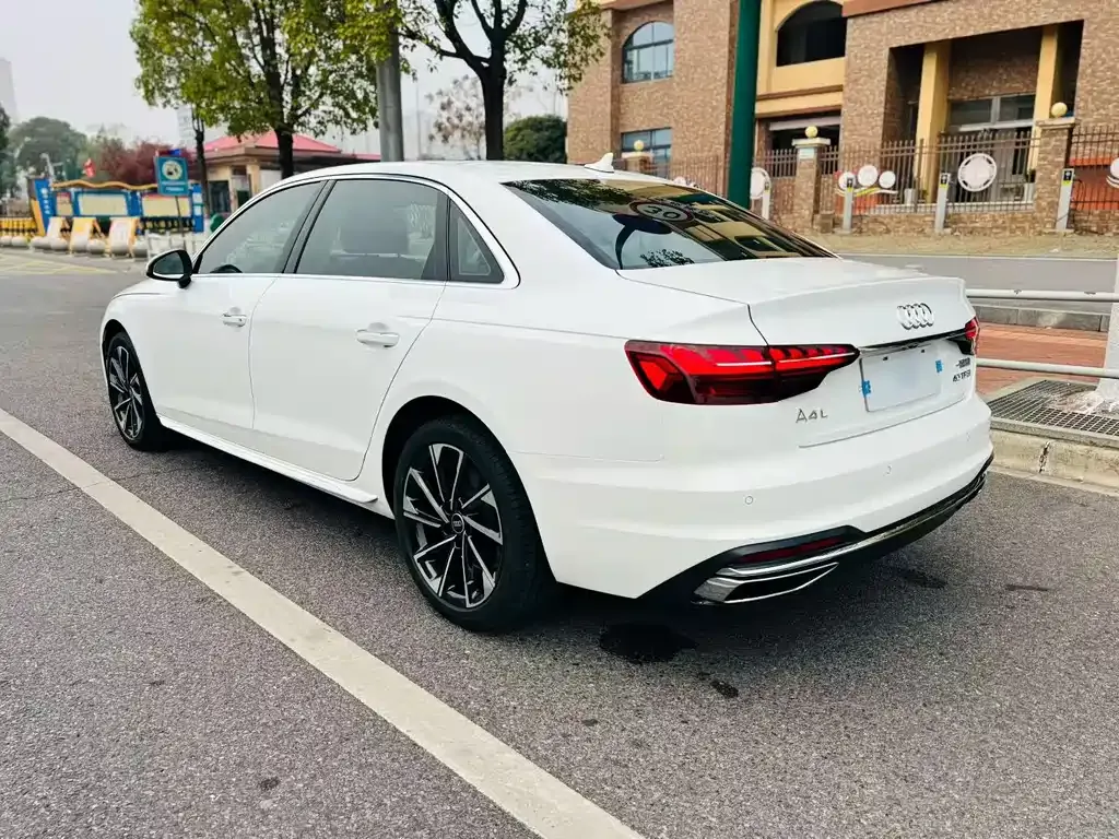 Audi A4L 2022 из CN, фото 9