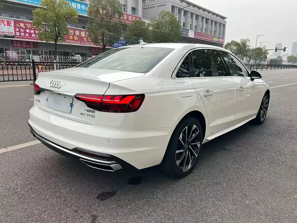 Audi A4L 2022 из CN, фото 5
