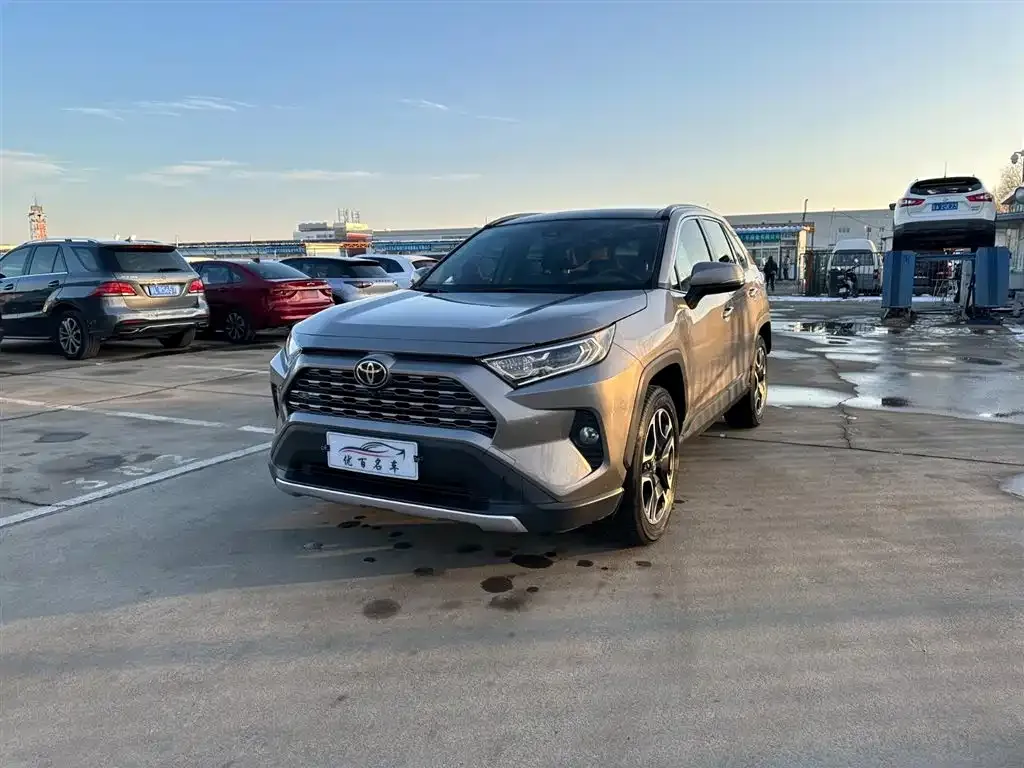 Toyota RAV4 2021 из CN, фото 1