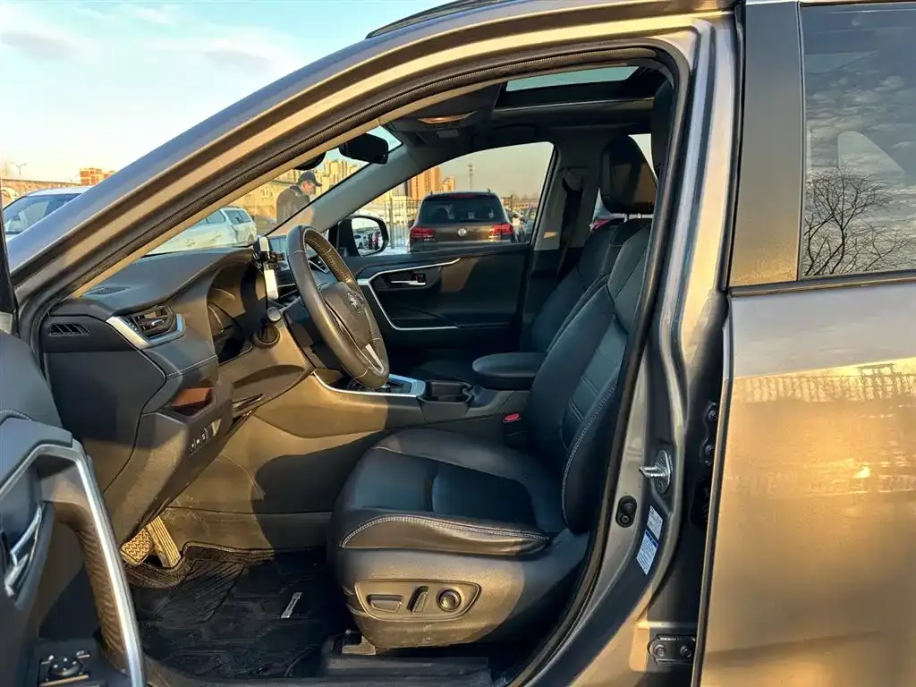 Toyota RAV4 2021 из CN, фото 9