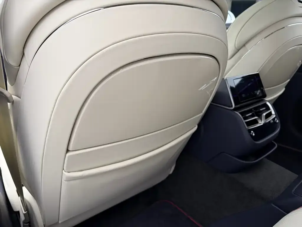 Bentley Flying Spur 2025 из CN, фото 8
