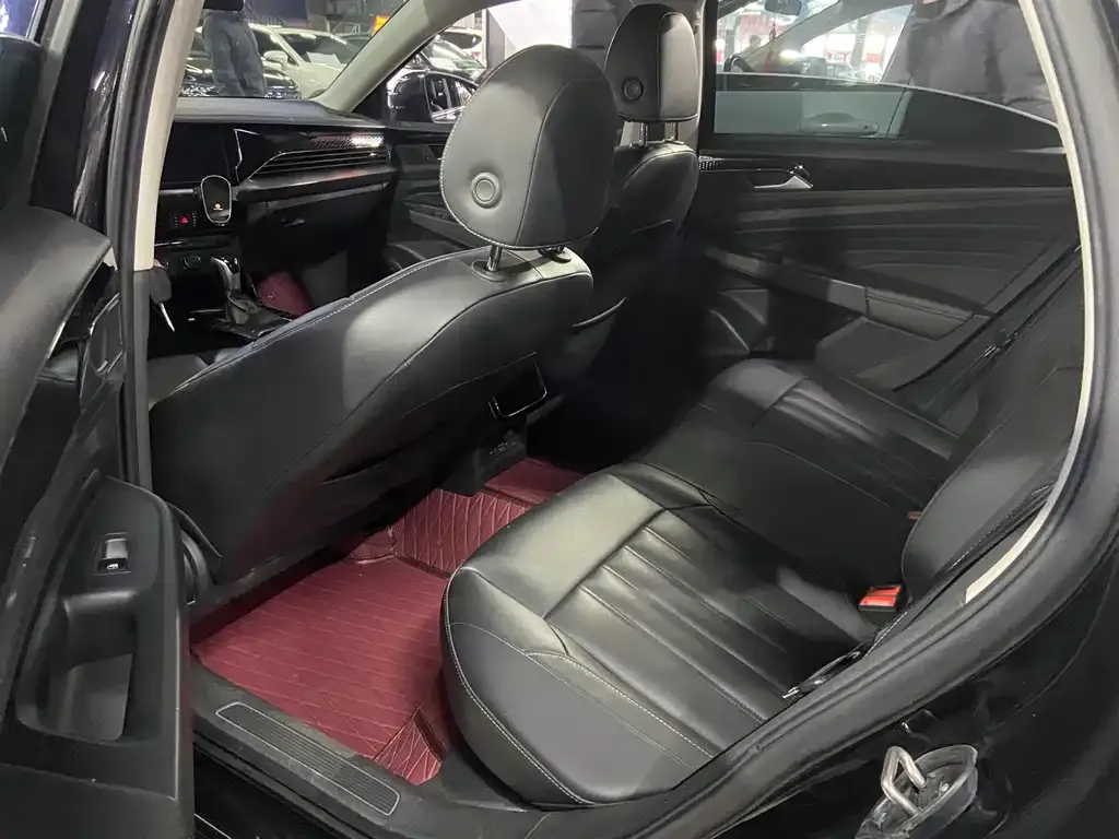 Volkswagen Passat 2021 из CN, фото 2