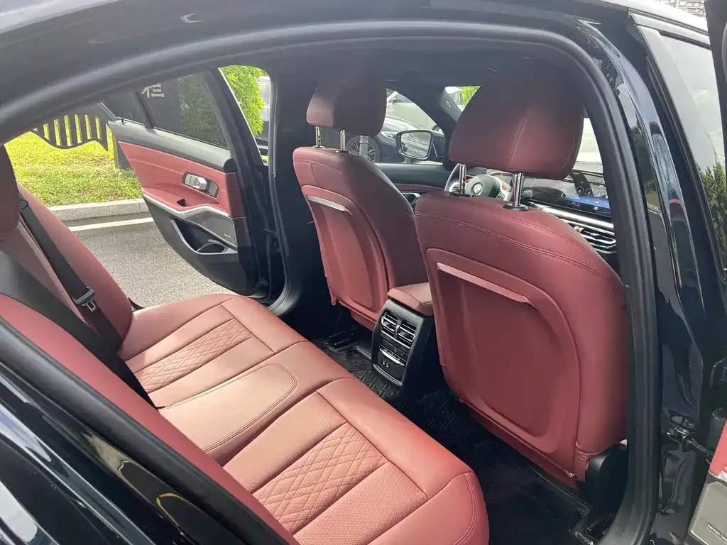 BMW 3 Series 2023 из CN, фото 7
