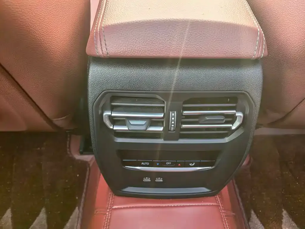 BMW 3 Series 2024 из CN, фото 2
