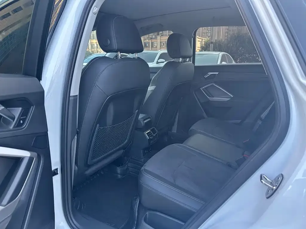 Audi Q3 2023 из CN, фото 4