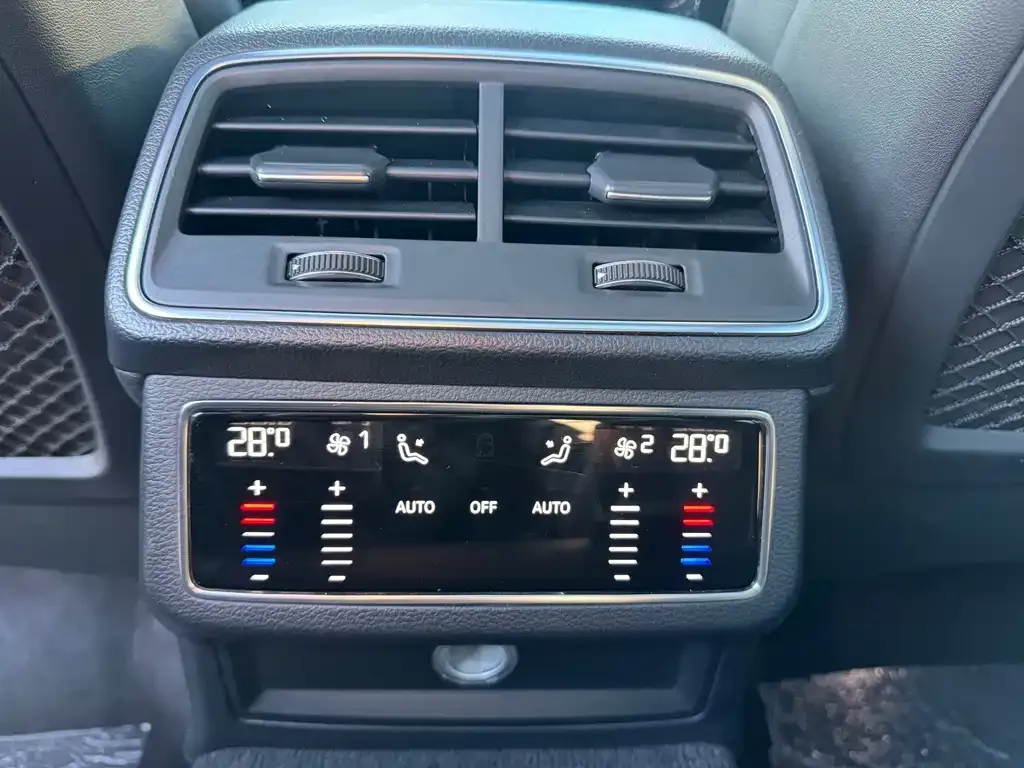 Audi A6L 2021 из CN, фото 8