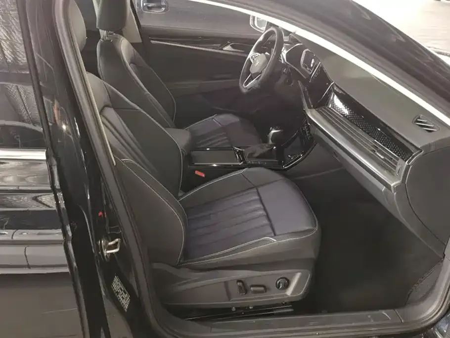 Volkswagen Passat 2023 из CN, фото 9