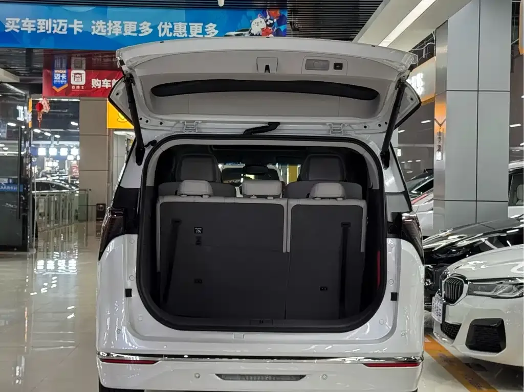 Buick GL8 2025 из CN, фото 2