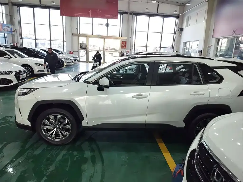 Toyota RAV4 2024 из CN, фото 8