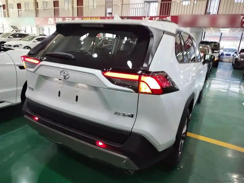 Toyota RAV4 2024 из CN, фото 2