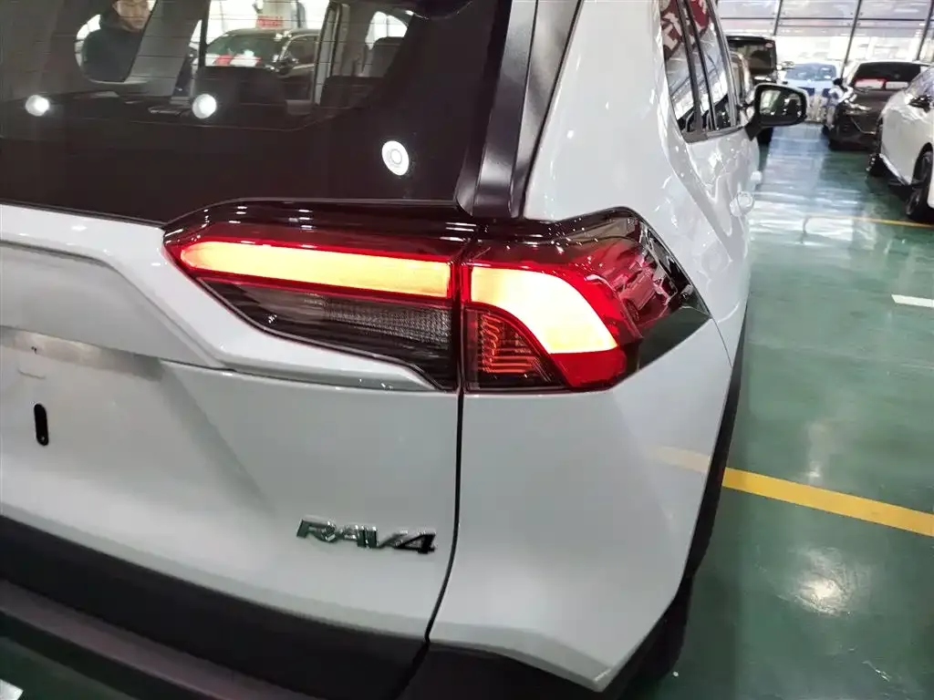 Toyota RAV4 2024 из CN, фото 3