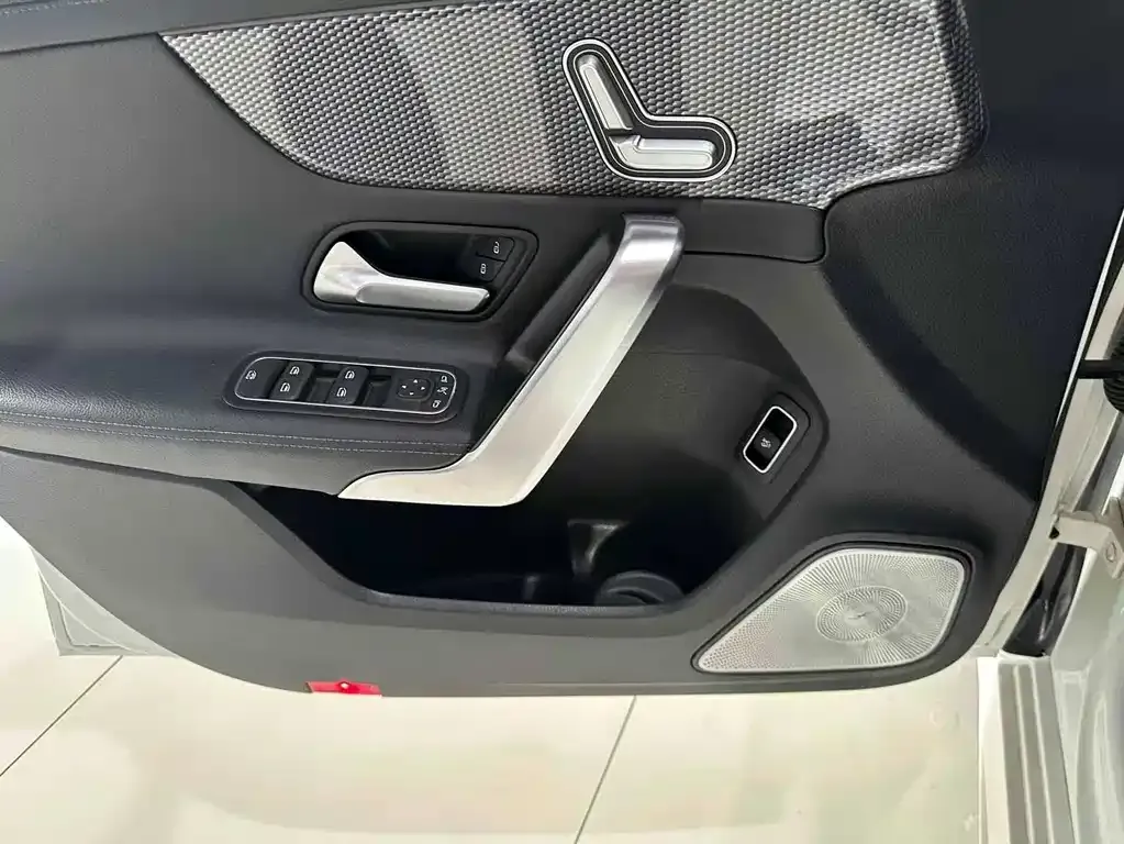Mercedes-Benz A-Class 2023 из CN, фото 4