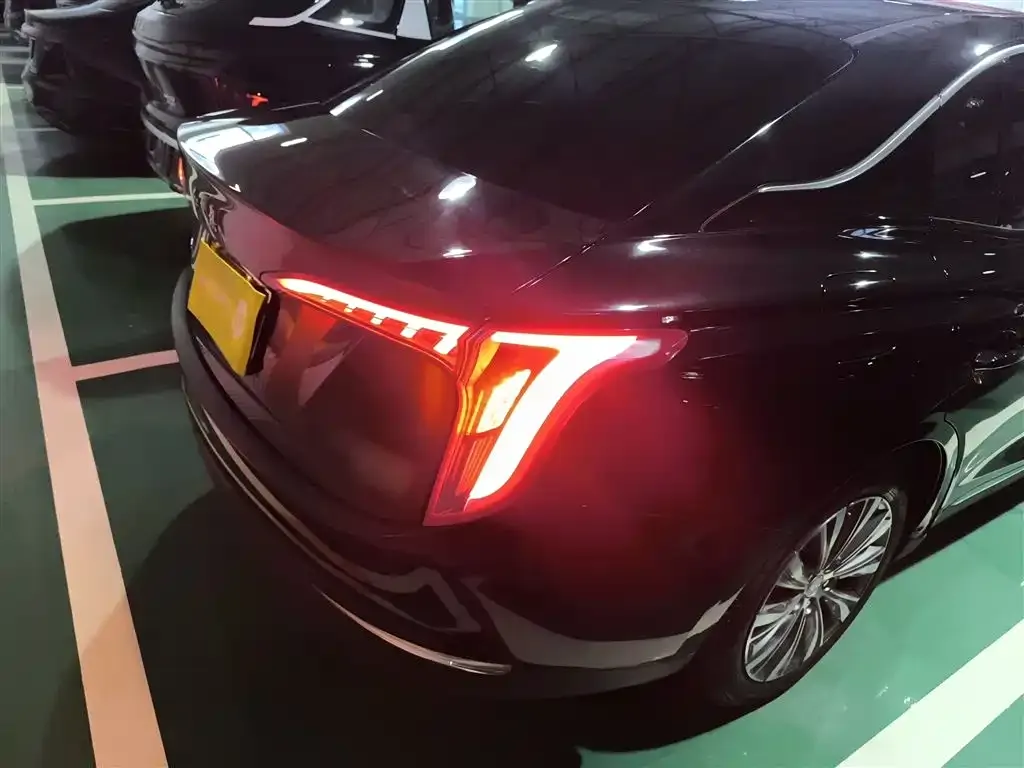 Hongqi E-QM5 2024 из CN, фото 2