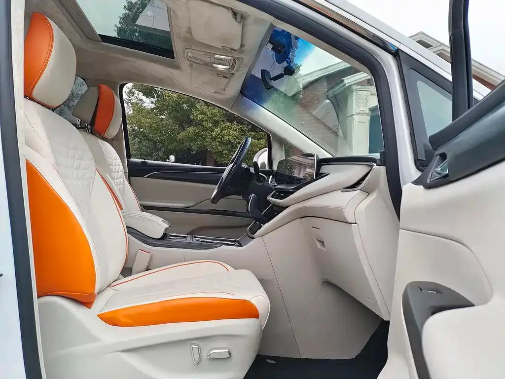 Buick GL8 2023 из CN, фото 3