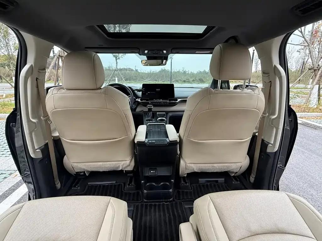 Toyota Granvia 2023 из CN, фото 7