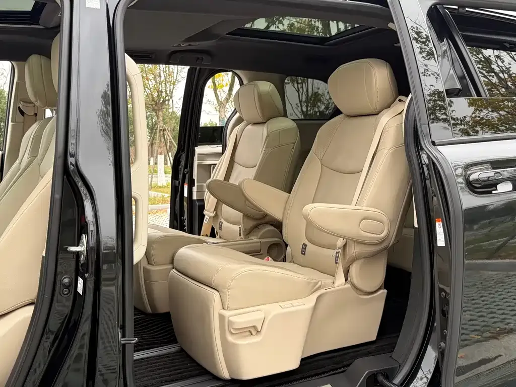 Toyota Granvia 2023 из CN, фото 6