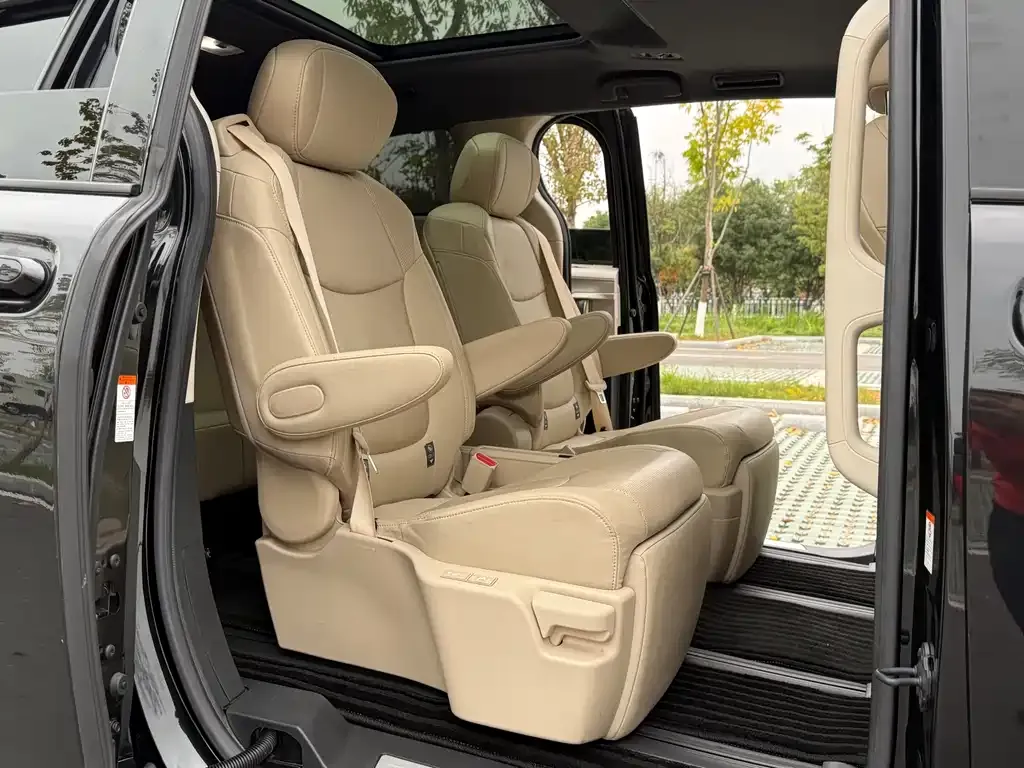 Toyota Granvia 2023 из CN, фото 5