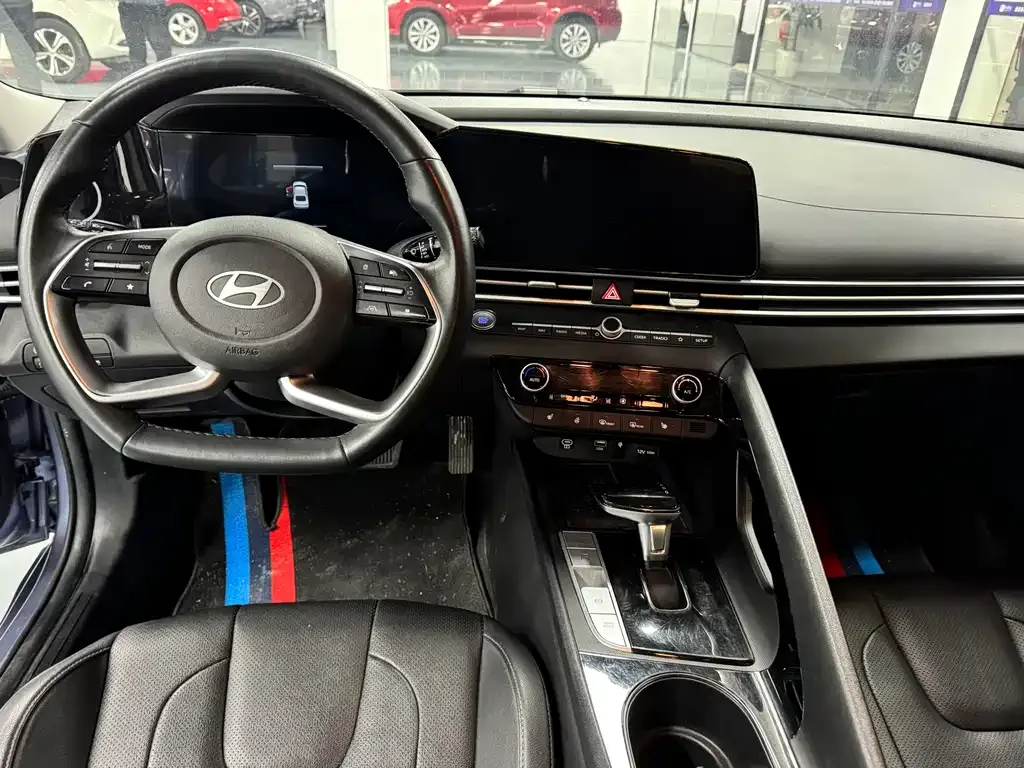 Hyundai Elantra — фото 9