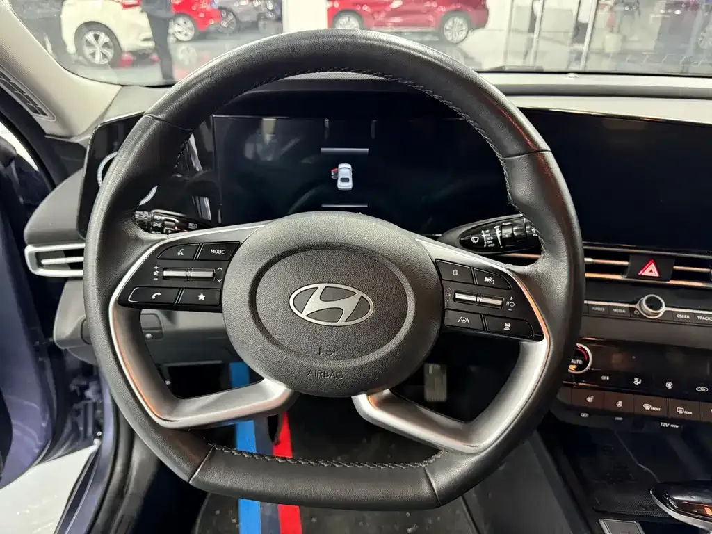 Hyundai Elantra — фото 10