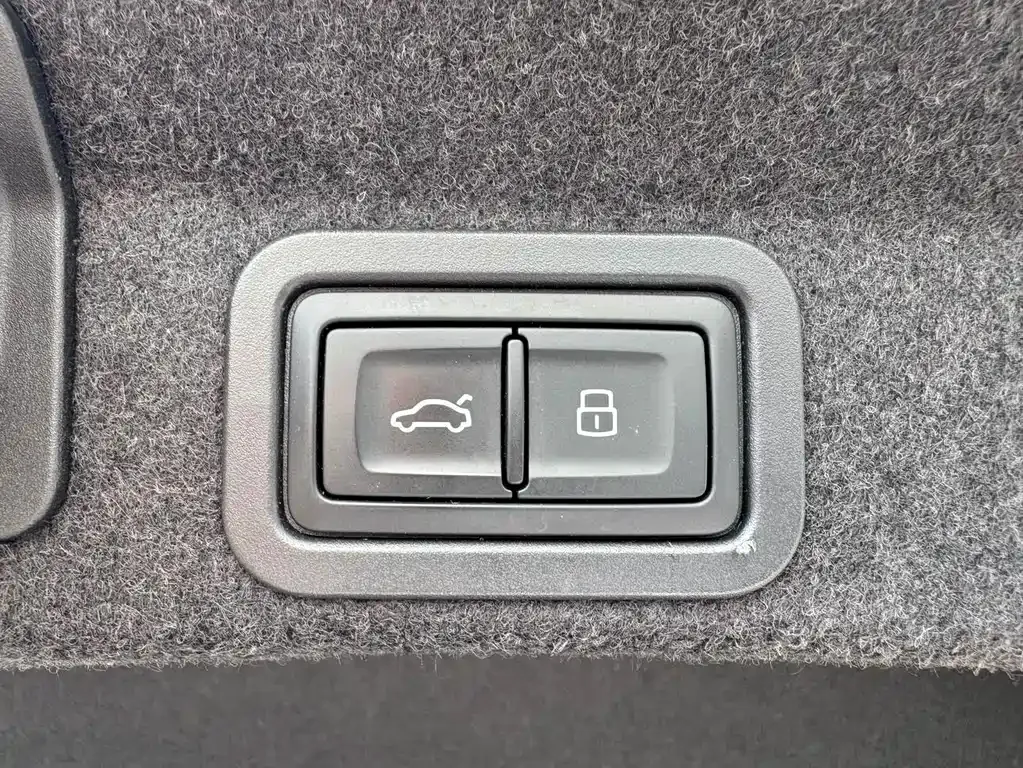 Audi A6L 2024 из CN, фото 8