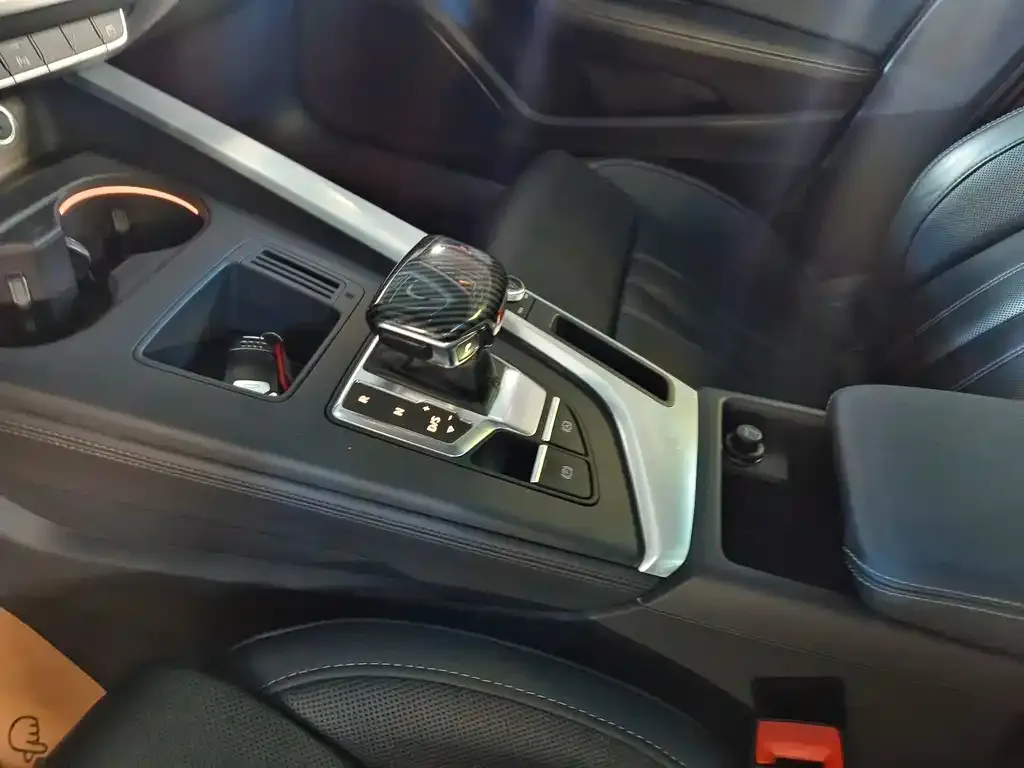 Audi A4L 2022 из CN, фото 3