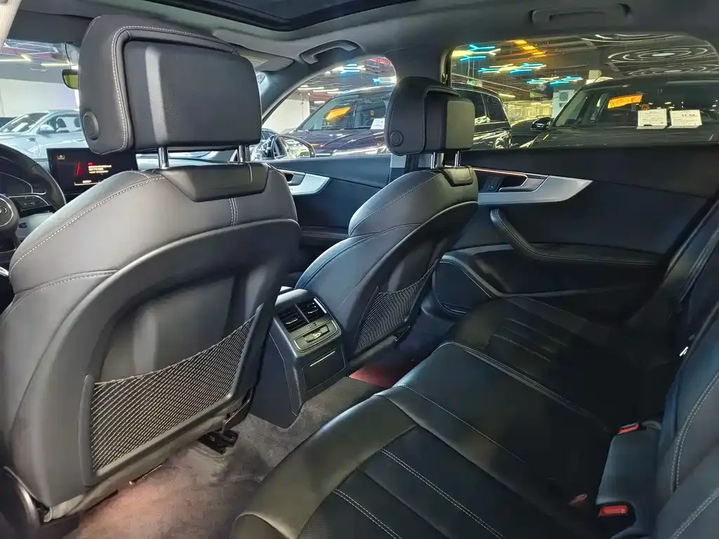 Audi A4L 2022 из CN, фото 4