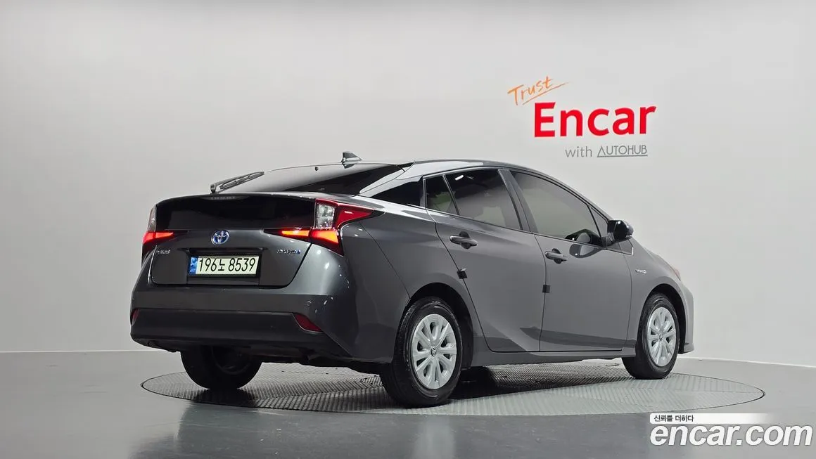 Toyota Prius 2022 из KR, фото 2