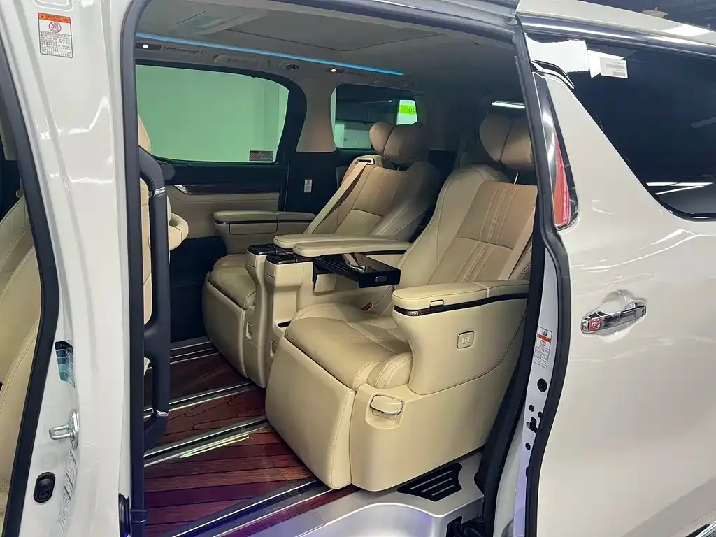 Toyota Vellfire 2022 из CN, фото 7