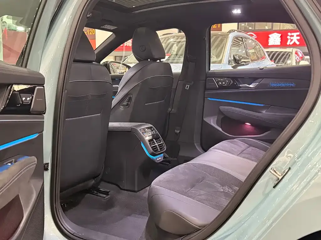 Volkswagen Passat 2024 из CN, фото 7