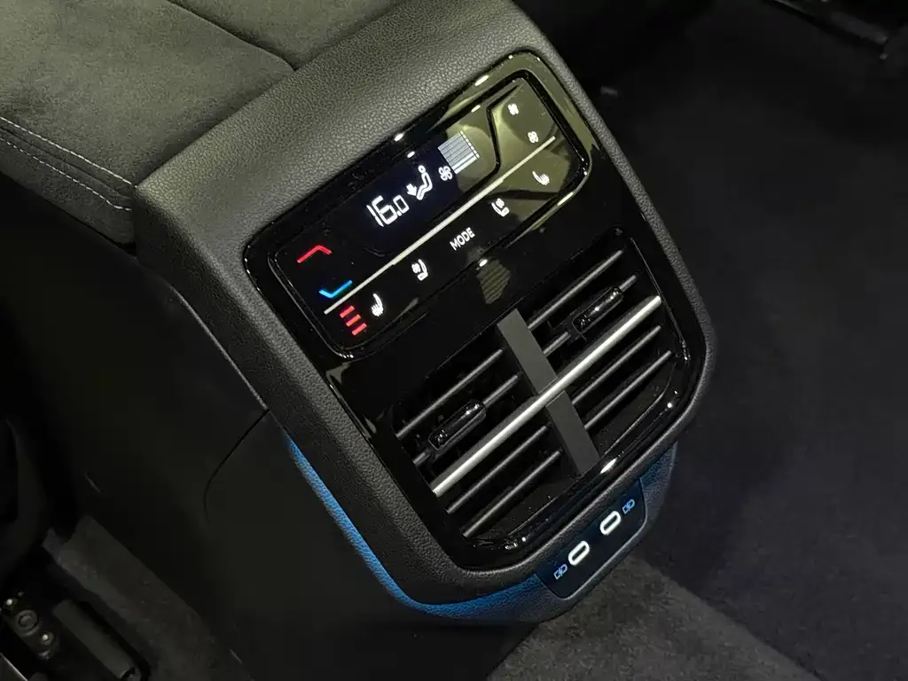 Volkswagen Passat 2024 из CN, фото 8