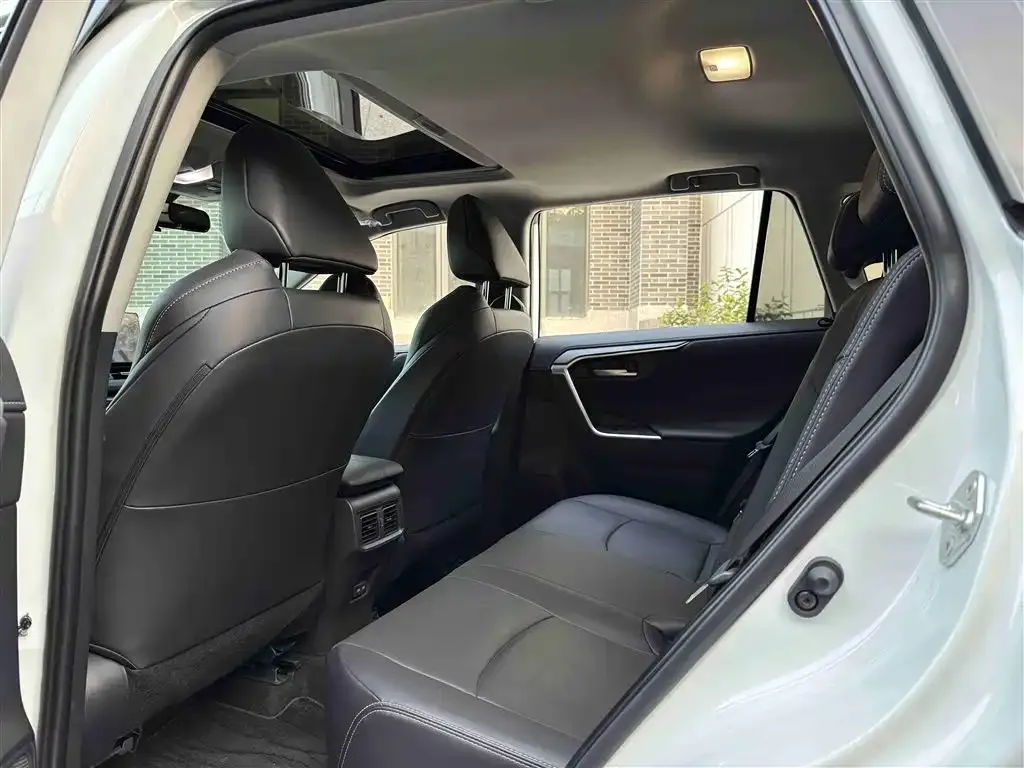 Toyota Wildlander 2023 из CN, фото 3