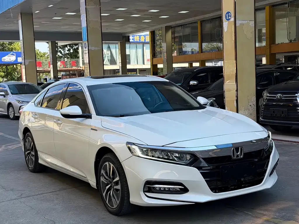 Honda Accord — фото 10