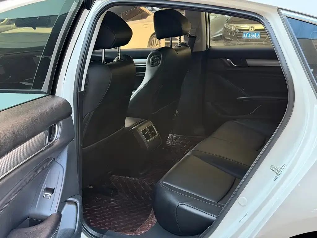 Honda Accord — фото 4
