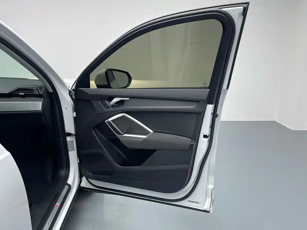 Audi Q3 2023 из CN, фото 8