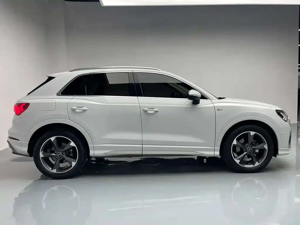 Audi Q3 2023 из CN, фото 2