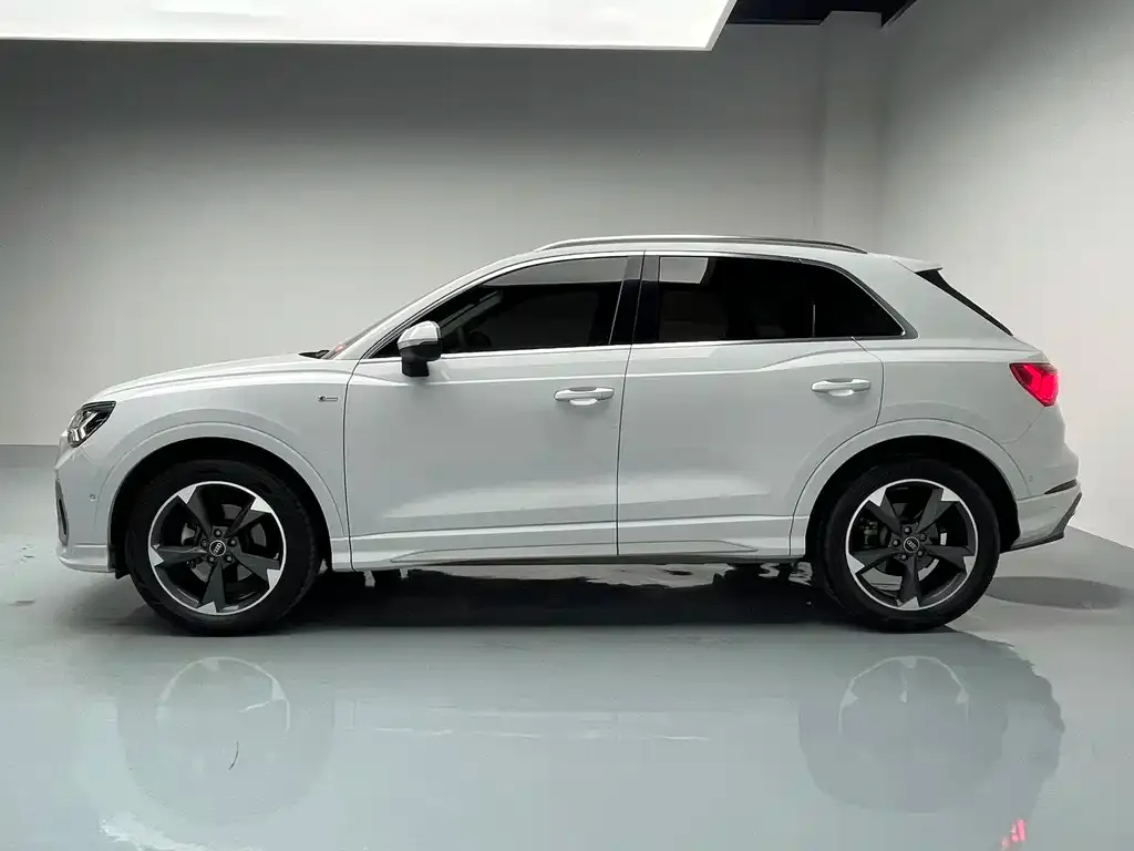 Audi Q3 2023 из CN, фото 5