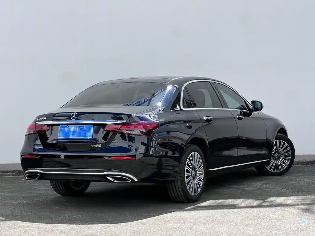 Mercedes-Benz E-Class — фото 4