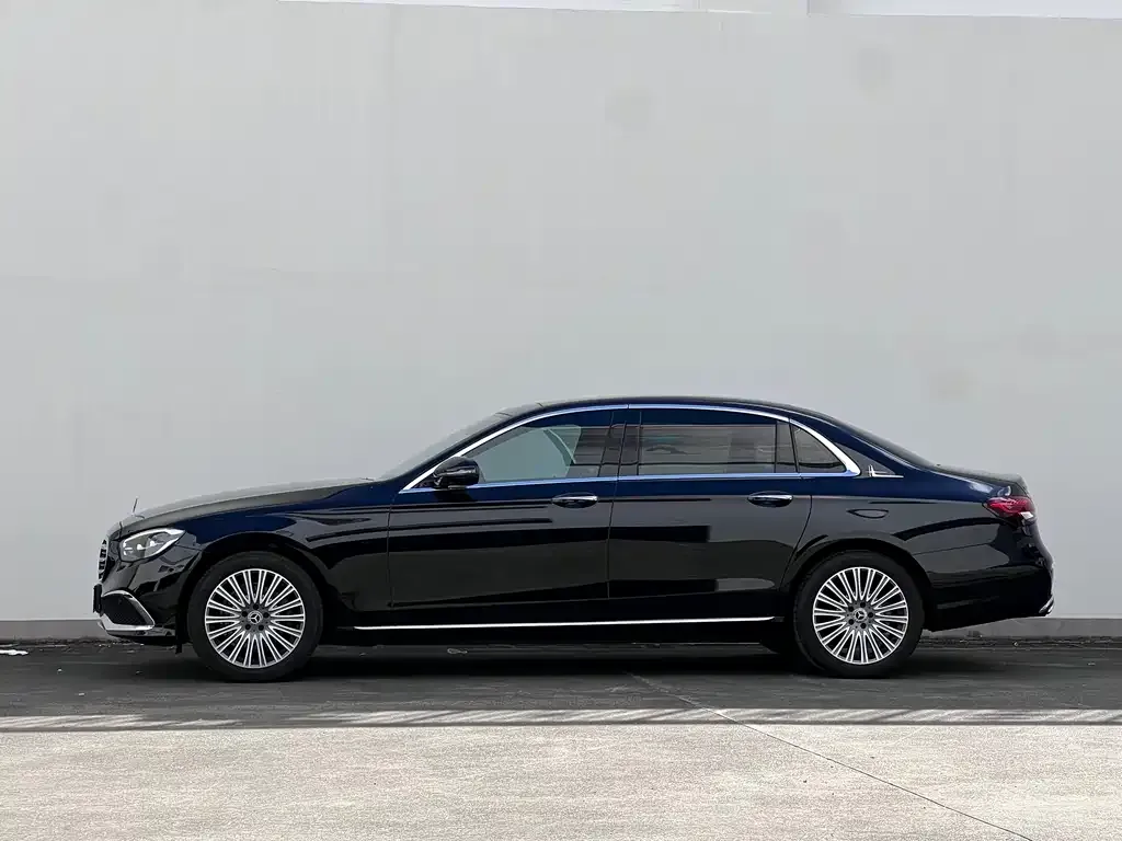 Mercedes-Benz E-Class — фото 2