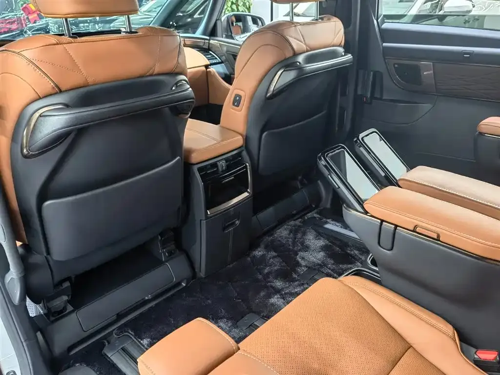 Toyota Alphard — фото 5