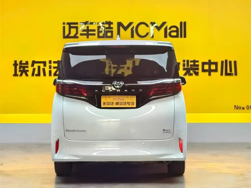 Toyota Alphard — фото 2