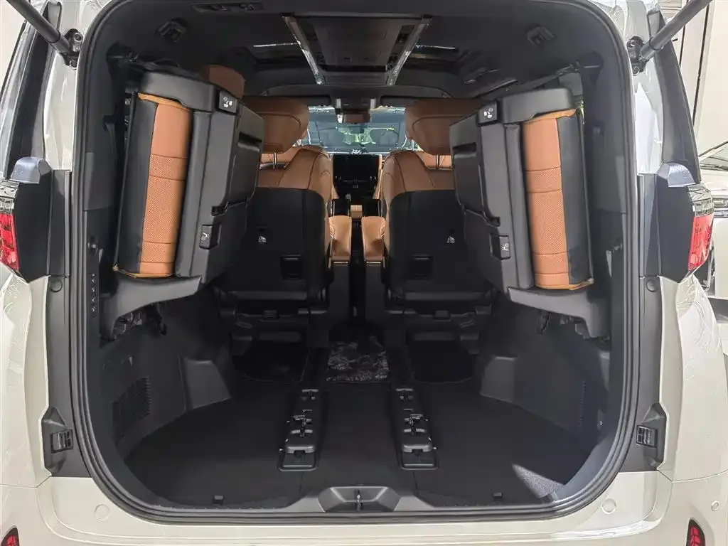 Toyota Alphard — фото 4