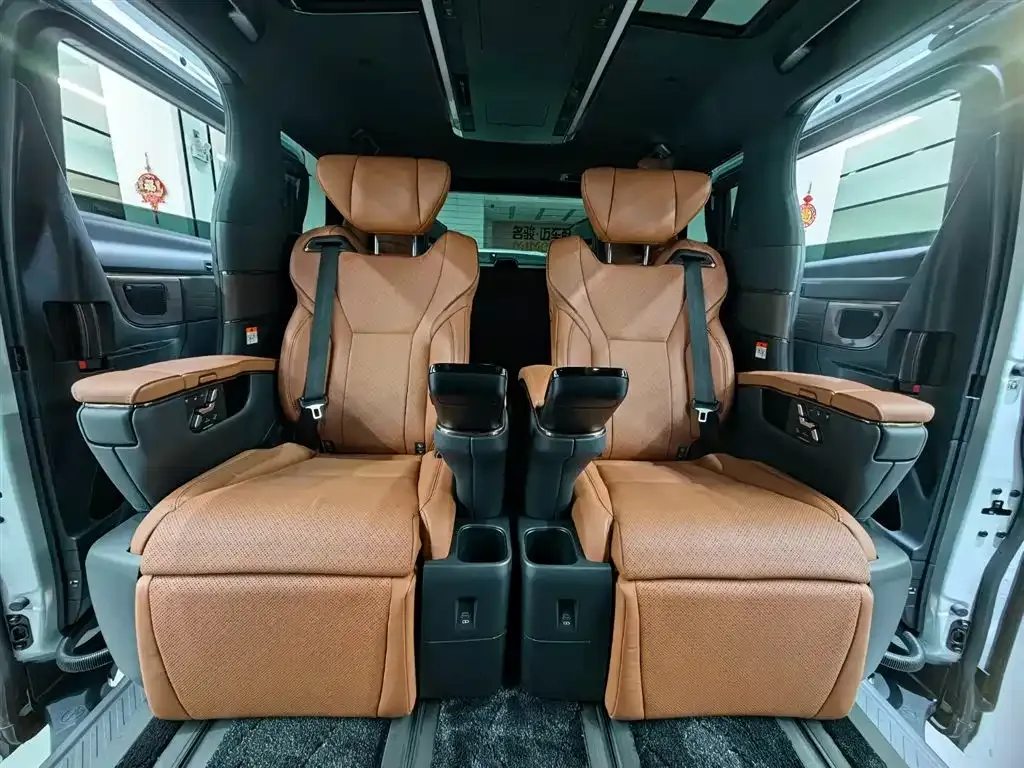 Toyota Alphard — фото 7