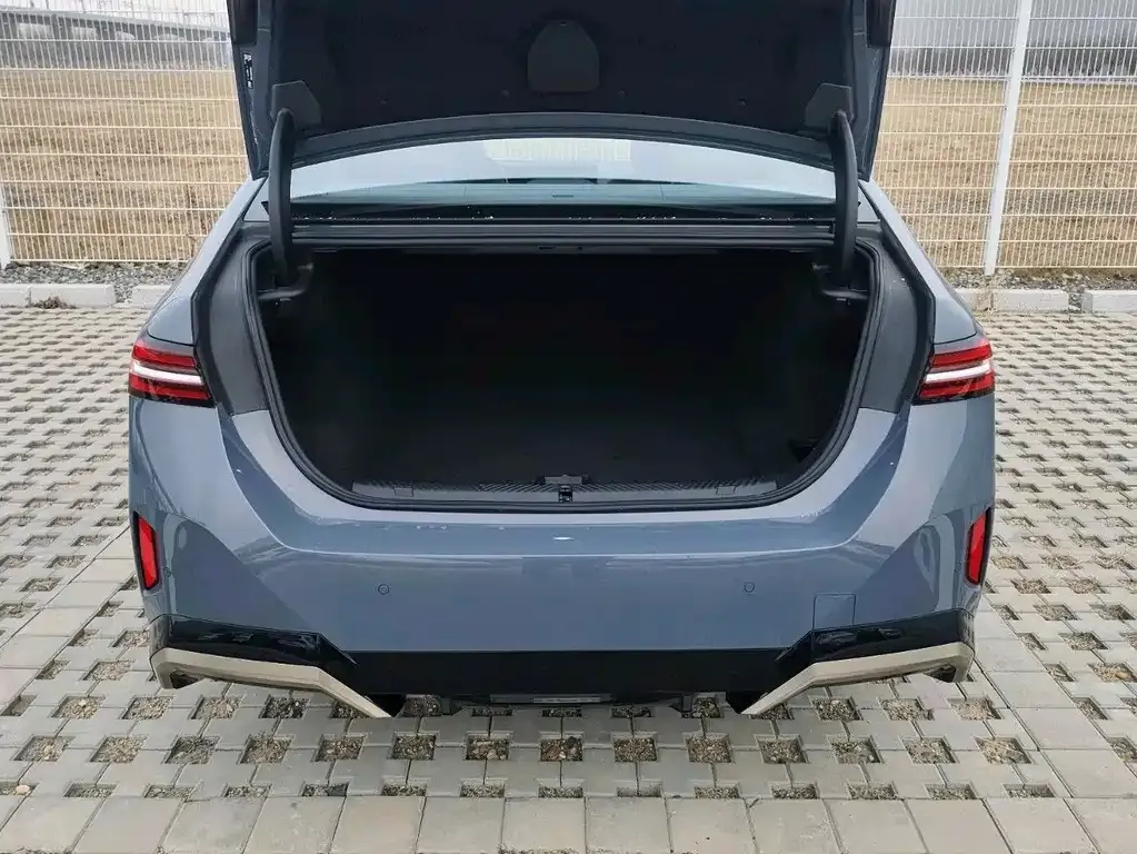 BMW i5 2025 из CN, фото 3