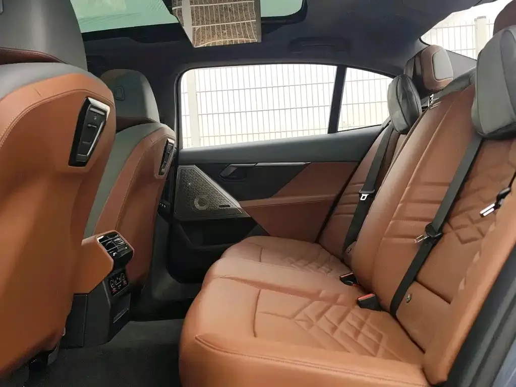 BMW i5 2025 из CN, фото 10