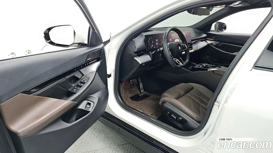 BMW 5-Series 2024 из KR, фото 10