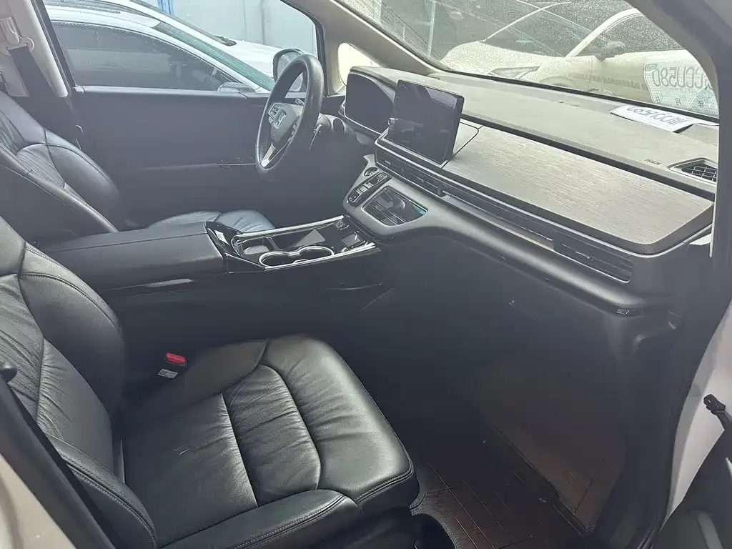 Honda Elysion 2024 из CN, фото 4