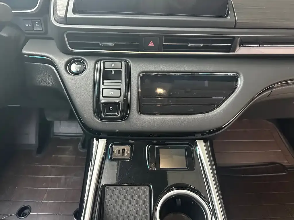 Honda Elysion 2024 из CN, фото 5