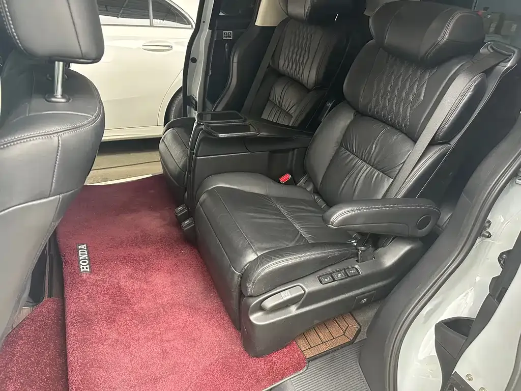 Honda Elysion 2024 из CN, фото 7